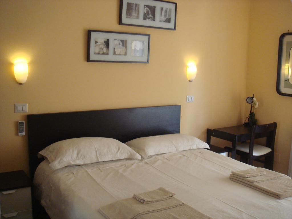 Tano'S Apartment Giardini Naxos Phòng bức ảnh