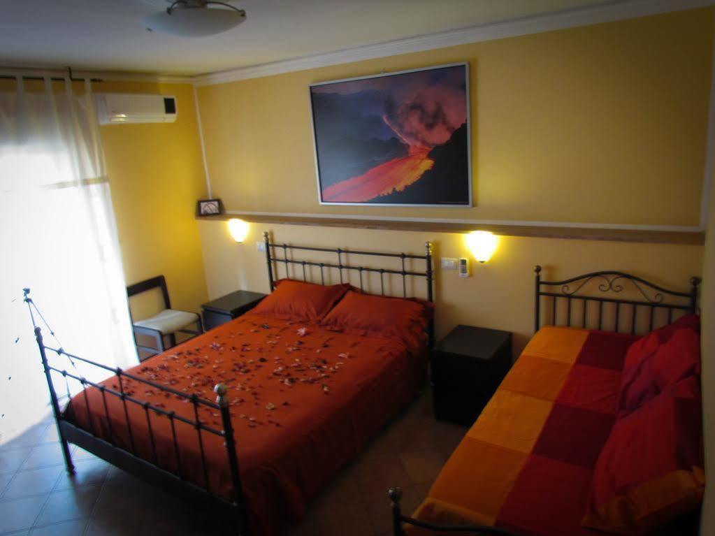 Tano'S Apartment Giardini Naxos Ngoại thất bức ảnh
