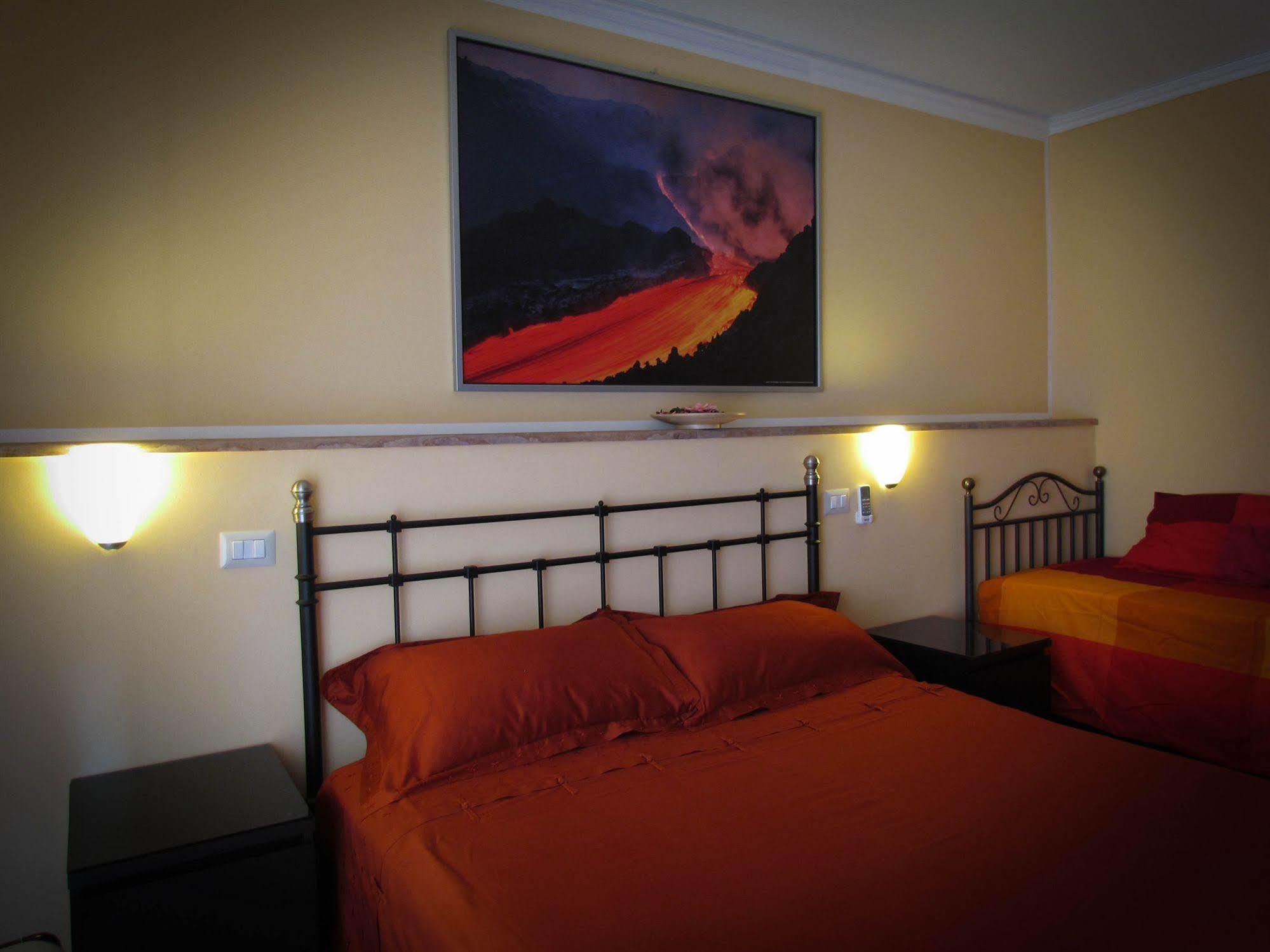 Tano'S Apartment Giardini Naxos Ngoại thất bức ảnh