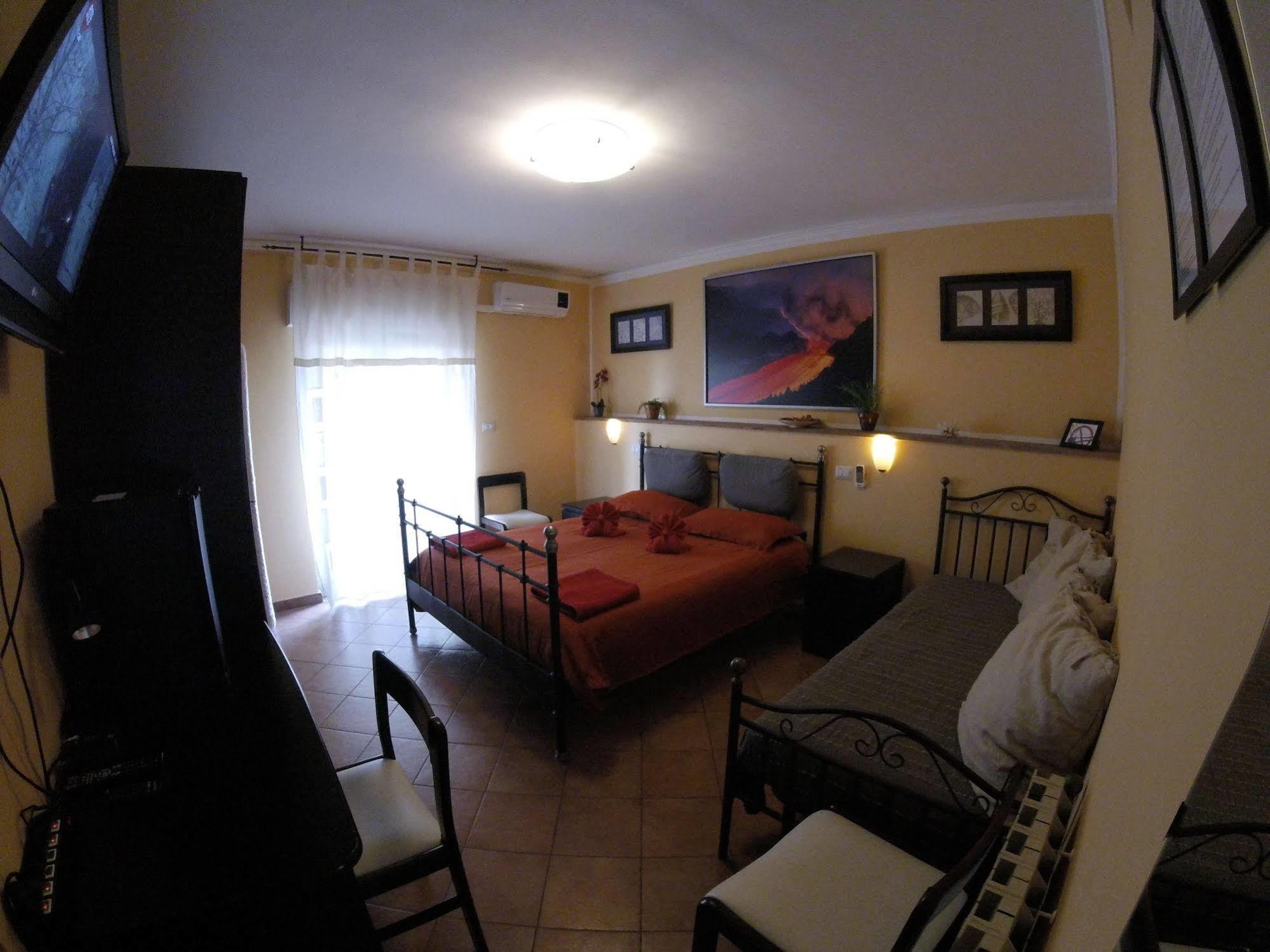 Tano'S Apartment Giardini Naxos Ngoại thất bức ảnh