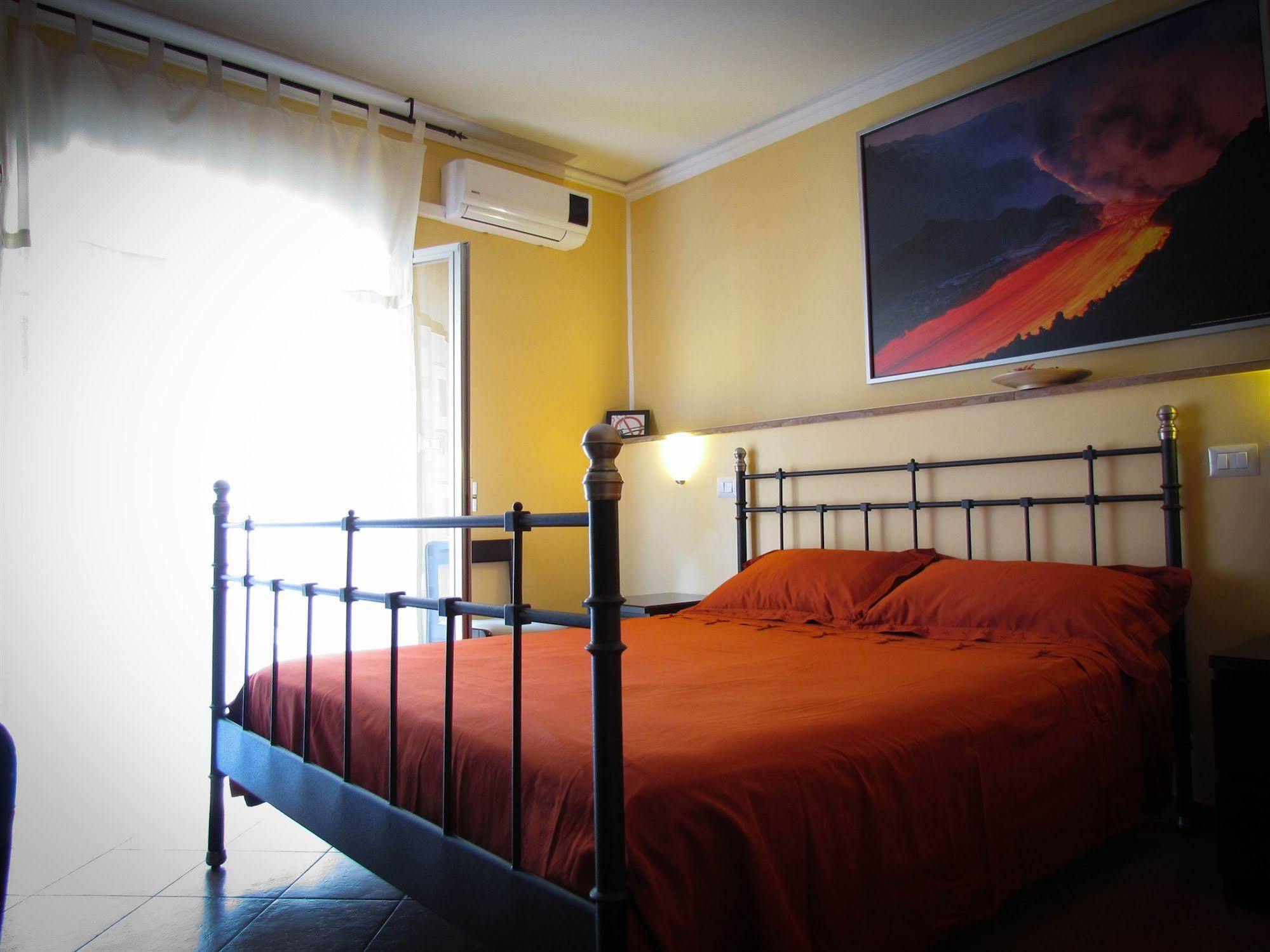 Tano'S Apartment Giardini Naxos Ngoại thất bức ảnh