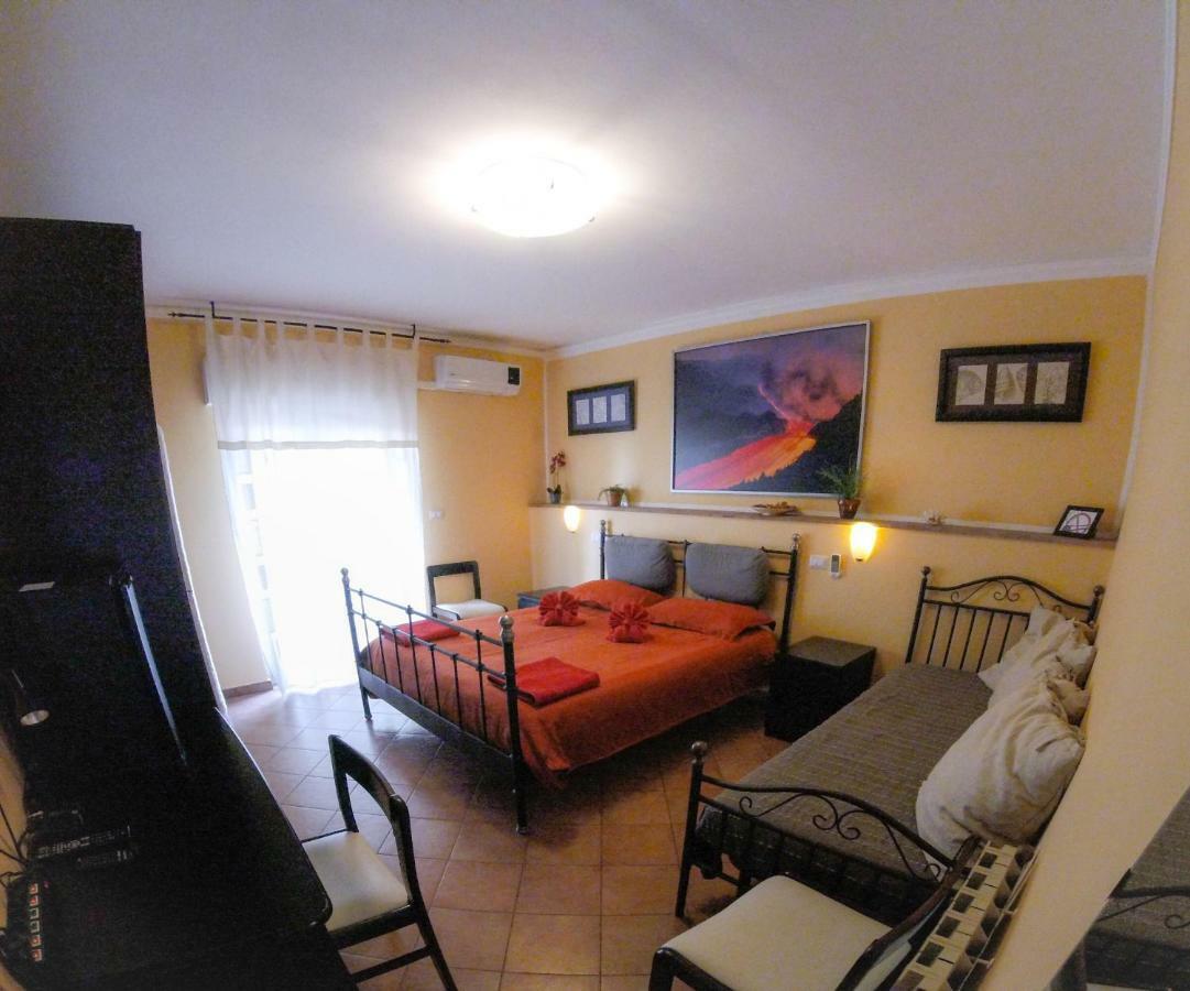 Tano'S Apartment Giardini Naxos Ngoại thất bức ảnh